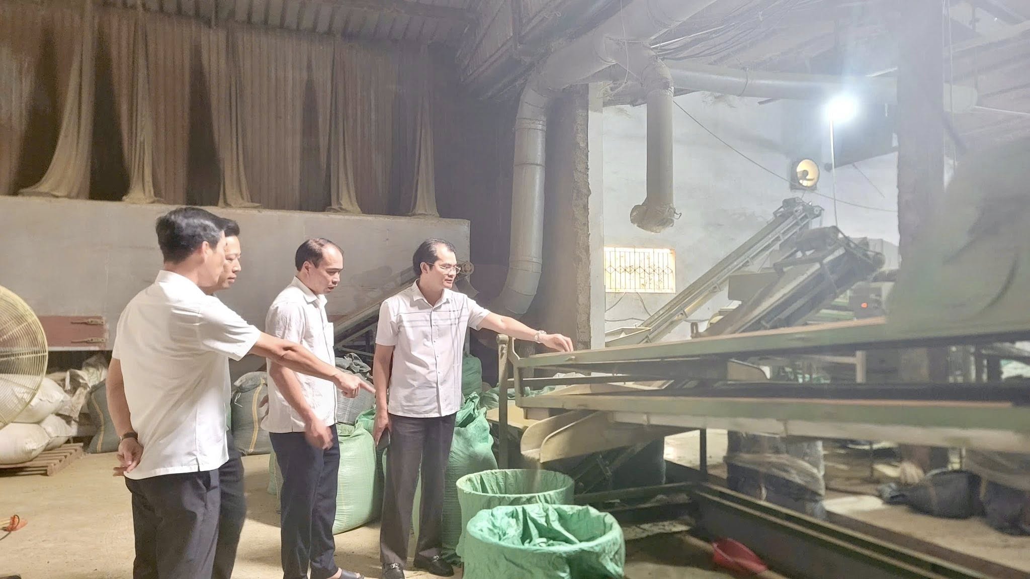 Đồng hành cùng doanh nghiệp: Lãnh đạo Trạm Thản kiểm tra tình hình sản xuất kinh doanh đầu năm