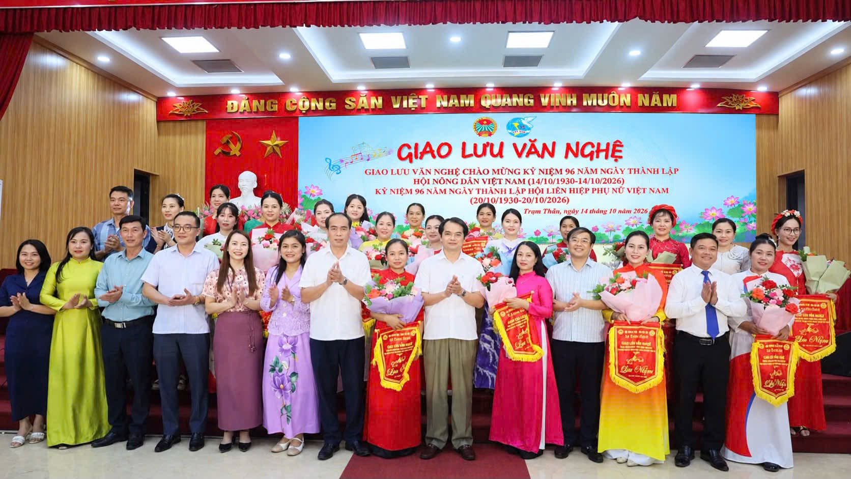 Giao lưu văn nghệ chào mừng 96 năm Ngày thành lập Hội Nông dân Việt Nam và Hội Liên hiệp Phụ nữ Việt Nam tại xã Trạm Thản 