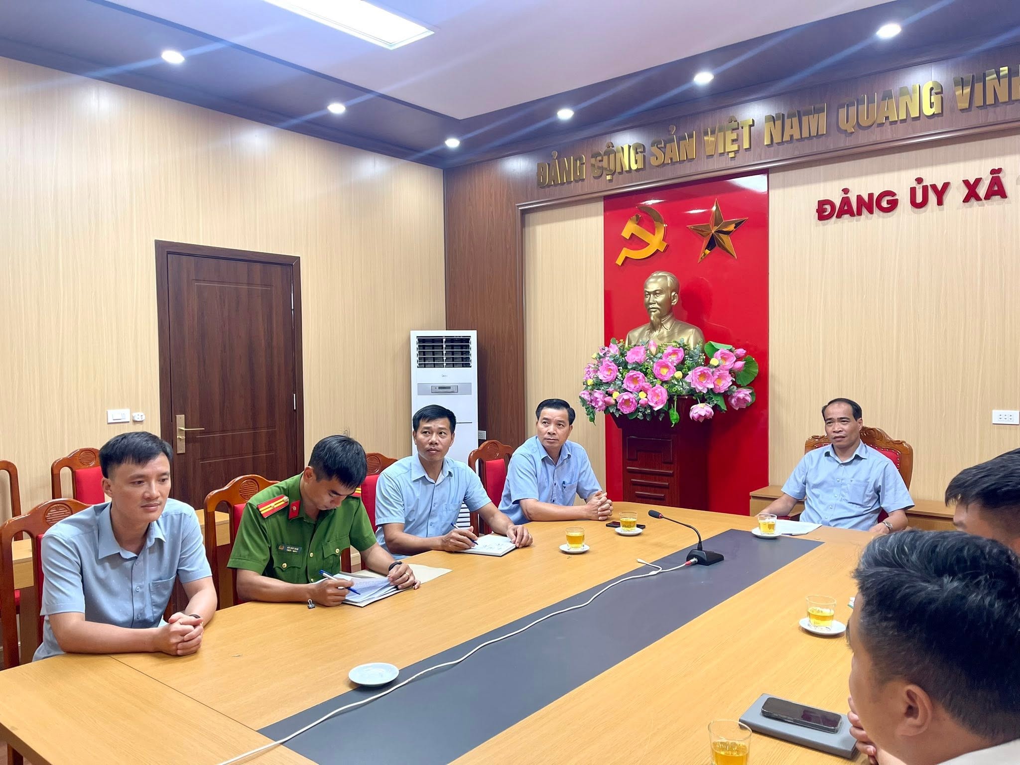 Hội nghị quán triệt công tác đo đạc, xây dựng cơ sở dữ liệu đất đai theo Chỉ thị số 05/CT-TTg của Thủ tướng Chính phủ; các nội dung quản lý Nhà nước về đất đai, khoáng sản, tài sản công tại các xã, phường.