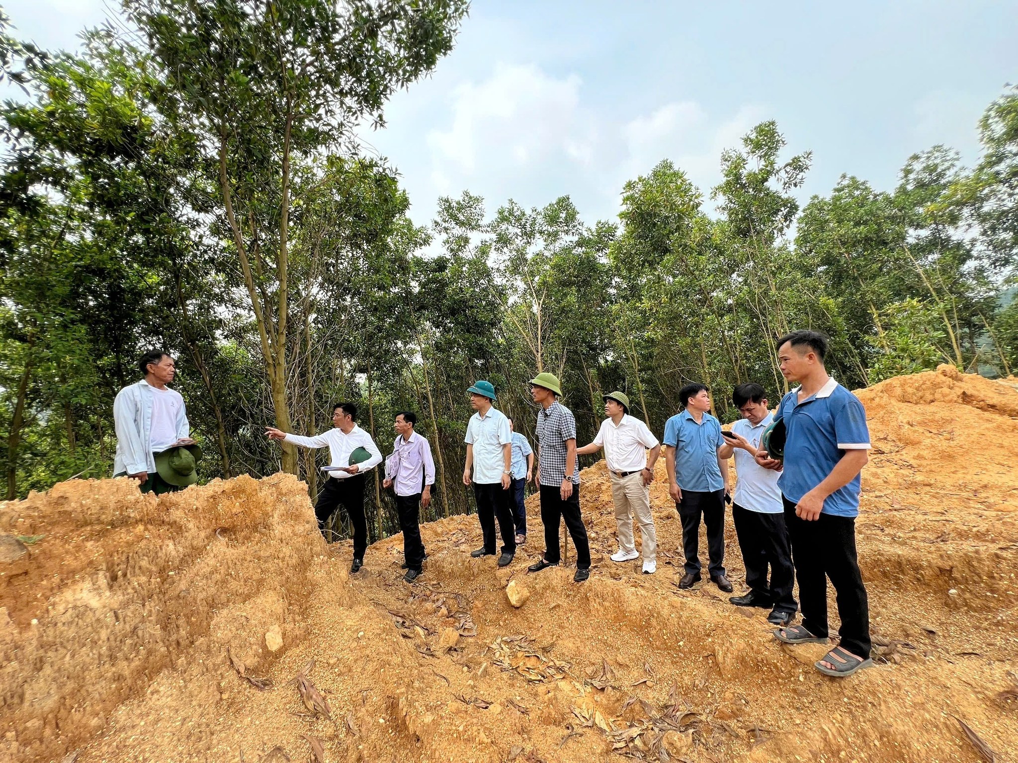 Giải quyết vướng mắc trong thực hiện dự án đường dây 500kV Lào Cai – Vĩnh Yên, đoạn qua địa bàn xã Trạm Thản
