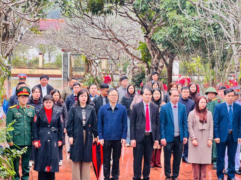 XÃ TRẠM THẢN TỔ CHỨC LỄ VIẾNG CÁC NGHĨA TRANG LIỆT SĨ