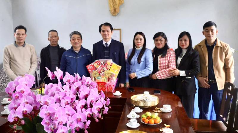 ĐU- HĐND- UBND- UBMTTQ XÃ TRẠM THẢN TỔ CHỨC THĂM VÀ TẶNG QUÀ CÁC CƠ SỞ TÔN GIÁO