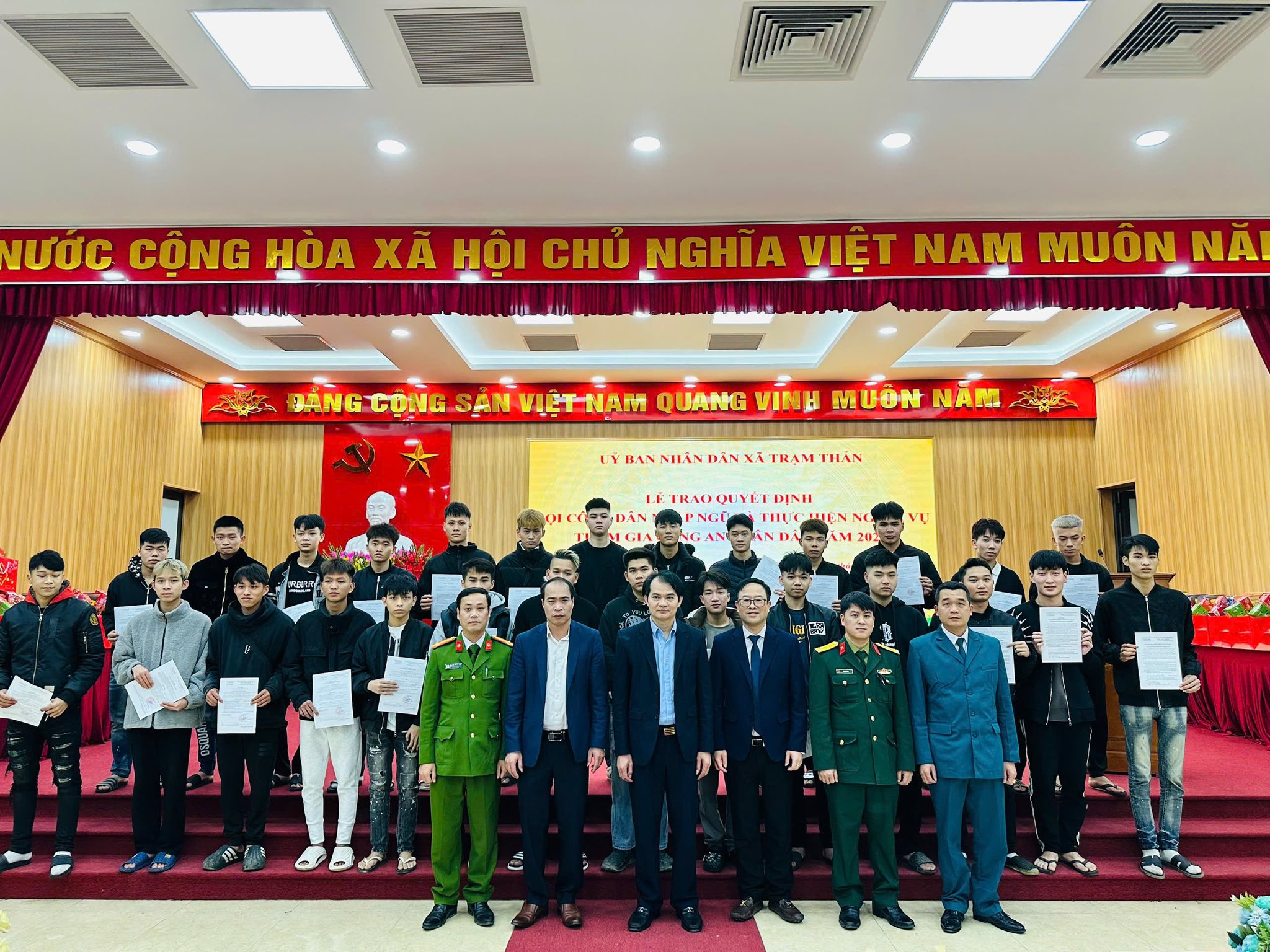 LỄ TRAO QUYẾT ĐỊNH GỌI CÔNG DÂN NHẬP NGŨ VÀ THỰC HIỆN NGHĨA VŨ THAM GIA CÔNG AN NHÂN DÂN NĂM 2026