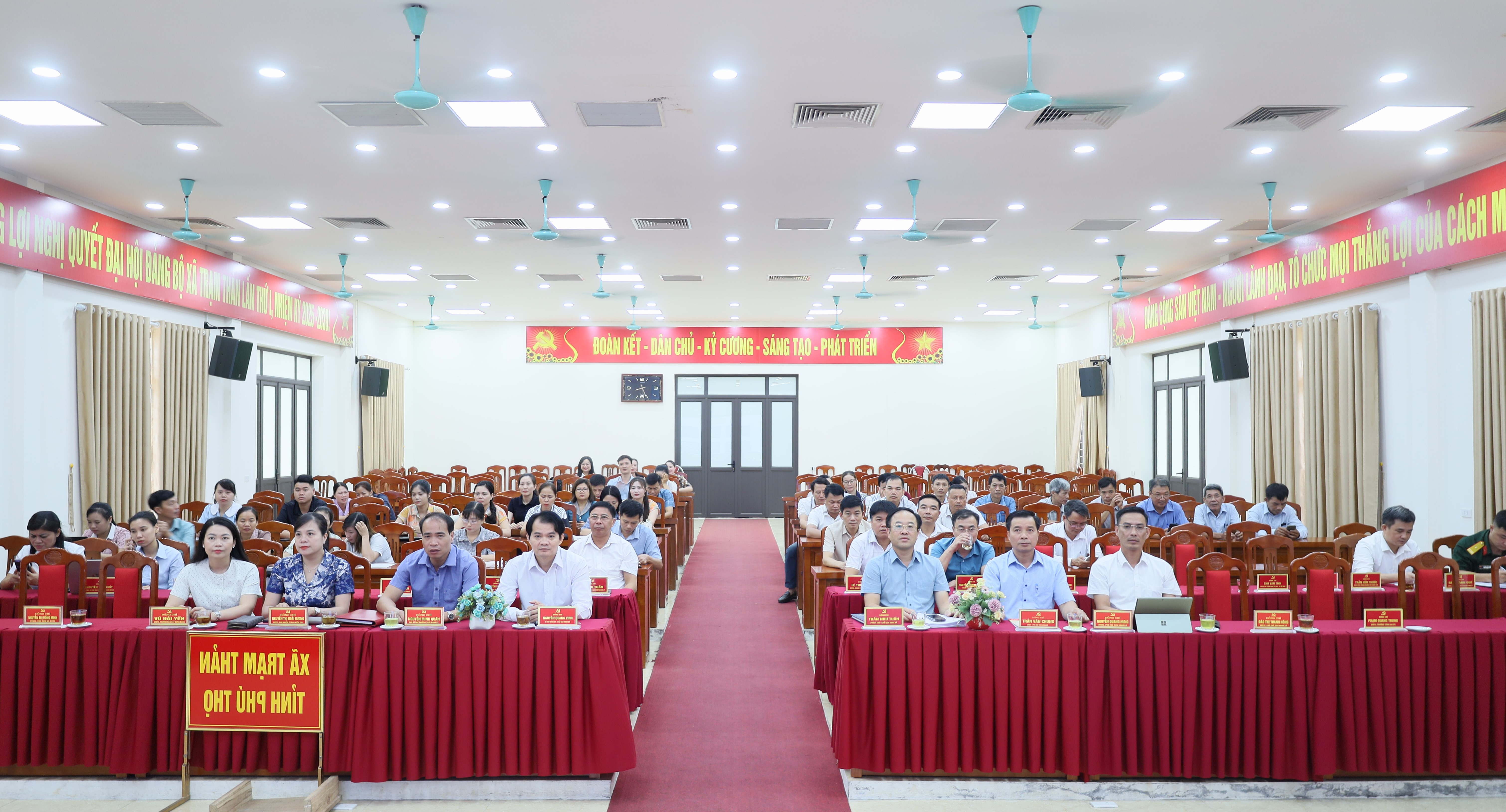 HỘI NGHỊ TRỰC TUYẾN TOÀN QUỐC QUÁN TRIỆT, TRIỂN KHAI THỰC HIỆN NGHỊ QUYẾT SỐ 10-NQ/TW CỦA BỘ CHÍNH TRỊ