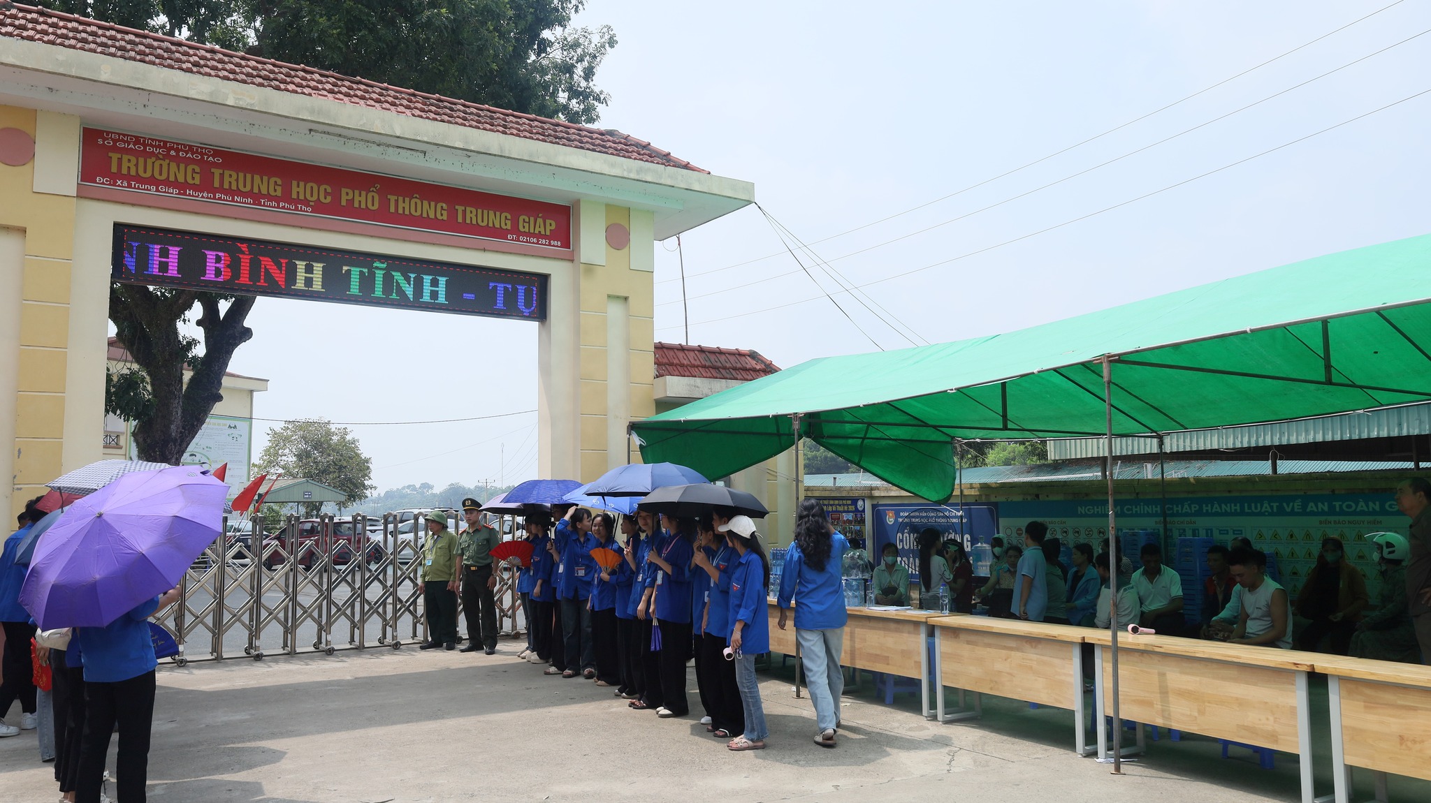 TIẾP SỨC MÙA THI: CÔNG AN VÀ ĐOÀN VIÊN THANH NIÊN XÃ TRẠM THẢN ĐỒNG HÀNH CÙNG SĨ TỬ