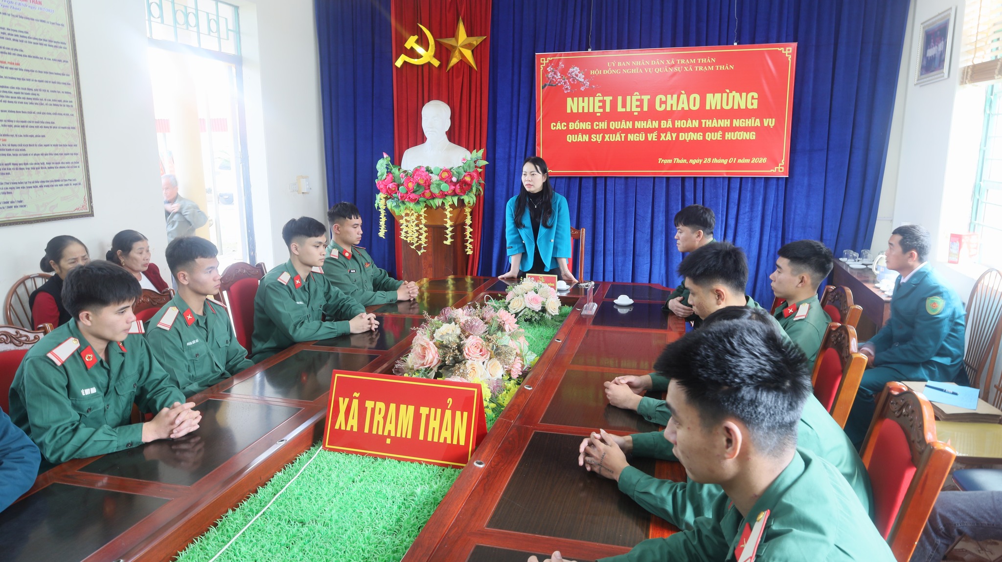 XÃ TRẠM THẢN TỔ CHỨC ĐÓN QUÂN NHÂN HOÀN THÀNH NGHĨA VỤ QUÂN SỰ.