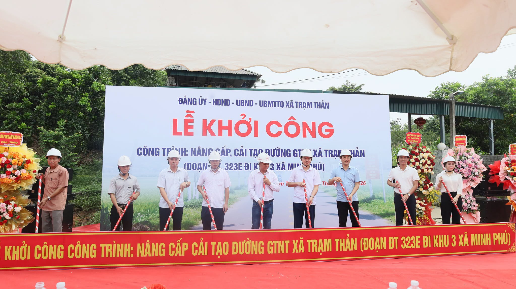 Lễ khởi công xây dựng công trình: Nâng cấp, cải tạo đường Giao thông nông thôn xã Trạm Thản. Đoạn ĐT.323E đi khu 3 xã Minh Phú (cũ).