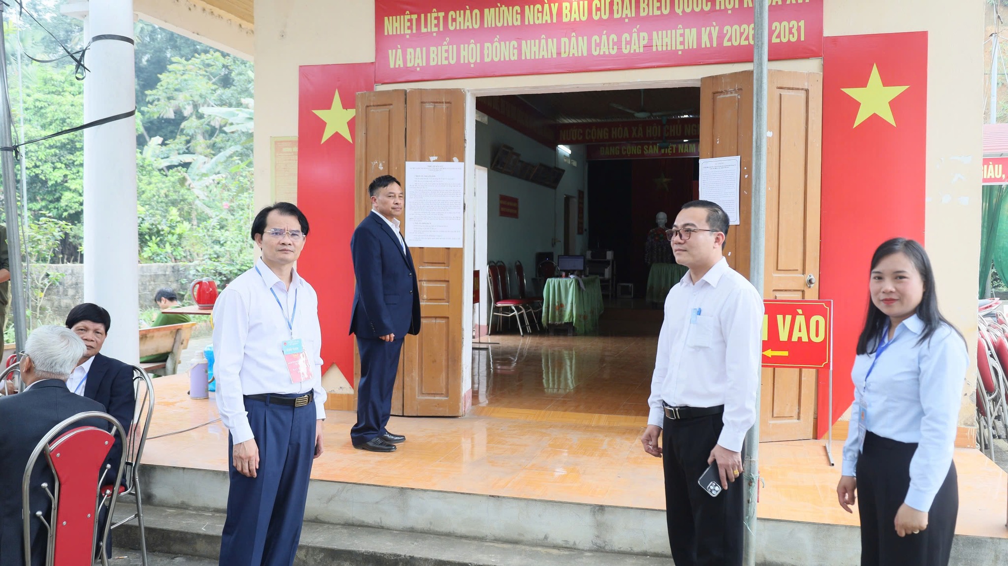 TRÊN 95% CỬ TRI XÃ TRẠM THẢN HOÀN THÀNH BẦU CỬ TRONG BUỔI SÁNG 