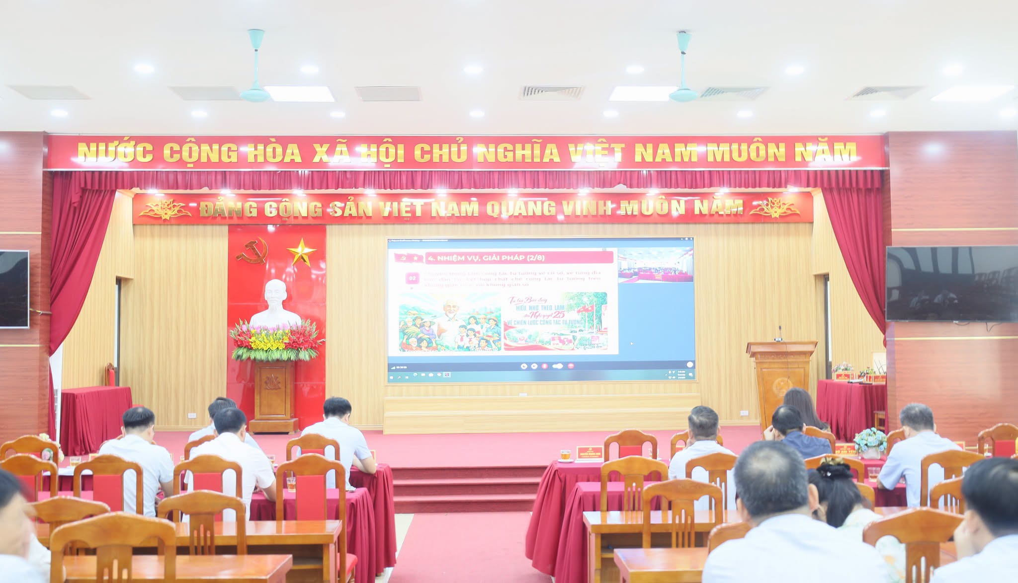 XÃ TRẠM THẢN THAM DỰ HỘI NGHỊ TRỰC TUYẾN TOÀN QUỐC VỀ NGHIÊN CỨU, HỌC TẬP, QUÁN TRIỆT VÀ TRIỂN KHAI THỰC HIỆN MỘT SỐ NGHỊ QUYẾT, CHỈ THỊ CỦA BỘ CHÍNH TRỊ