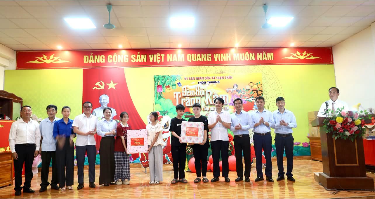 XÃ TRẠM THẢN TỔ CHỨC THĂM VÀ TẶNG QUÀ TRẺ EM DỊP TẾT TRUNG THU NĂM 2026