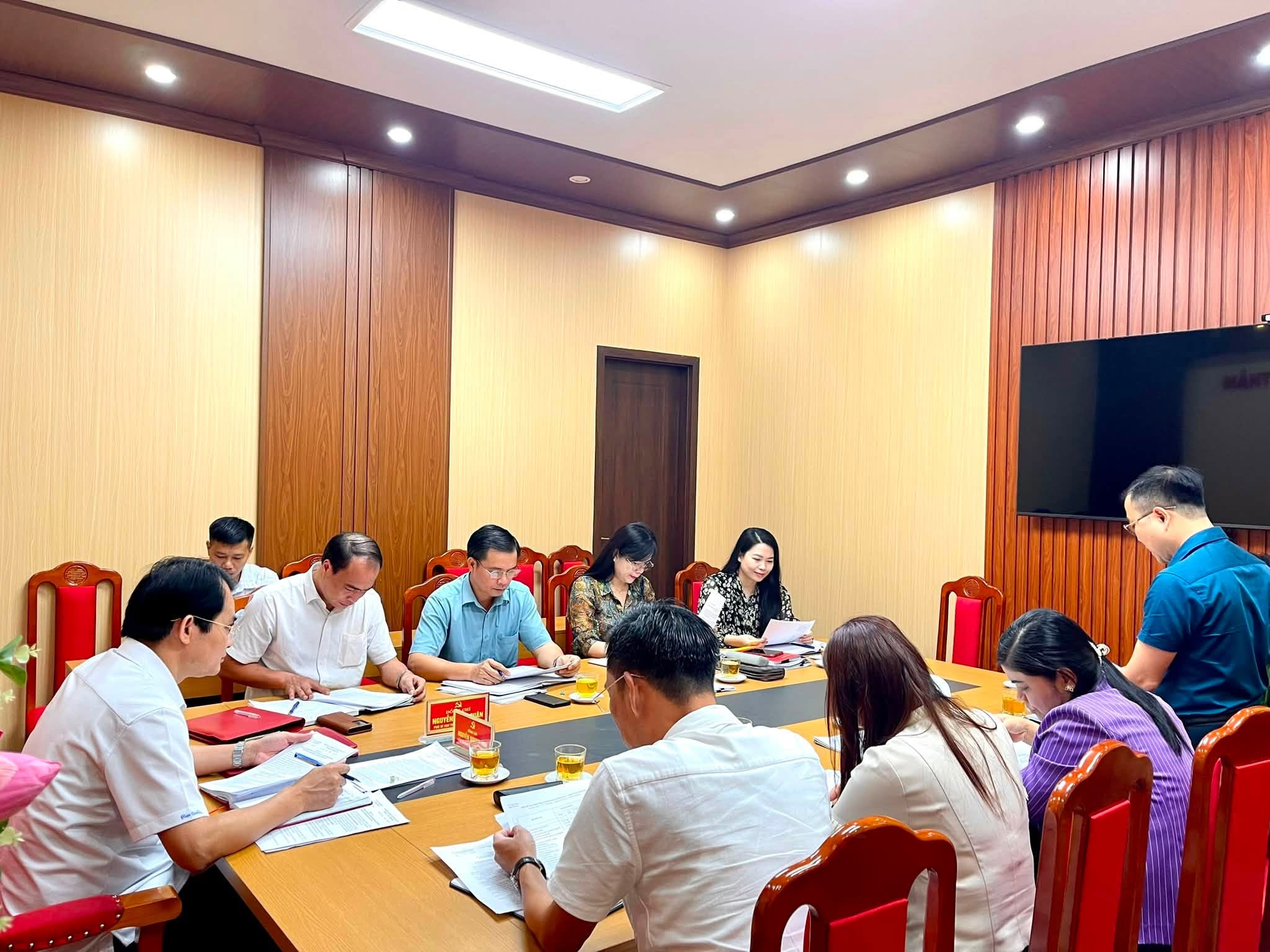 HỘI NGHỊ BAN THƯỜNG VỤ ĐẢNG UỶ XÃ TRẠM THẢN
