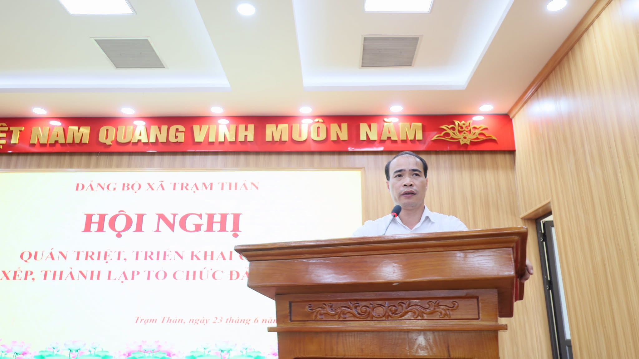 HỘI NGHỊ QUÁN TRIỆT , TRIỂN KHAI CÔNG TÁC SẮP XẾP, THÀNH LẬP CHI BỘ THÔN.