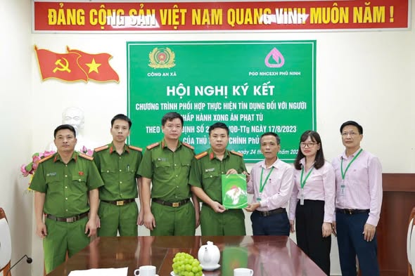 Chương trình phối hợp giữa Công an xã Trạm Thản và Phòng giao dịch Ngân hàng Chính sách xã hội